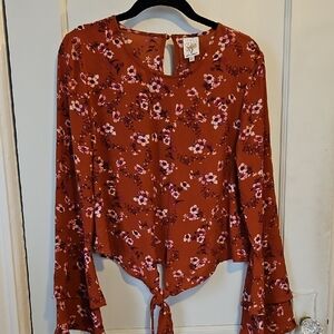 Floral Flowy Blouse- L